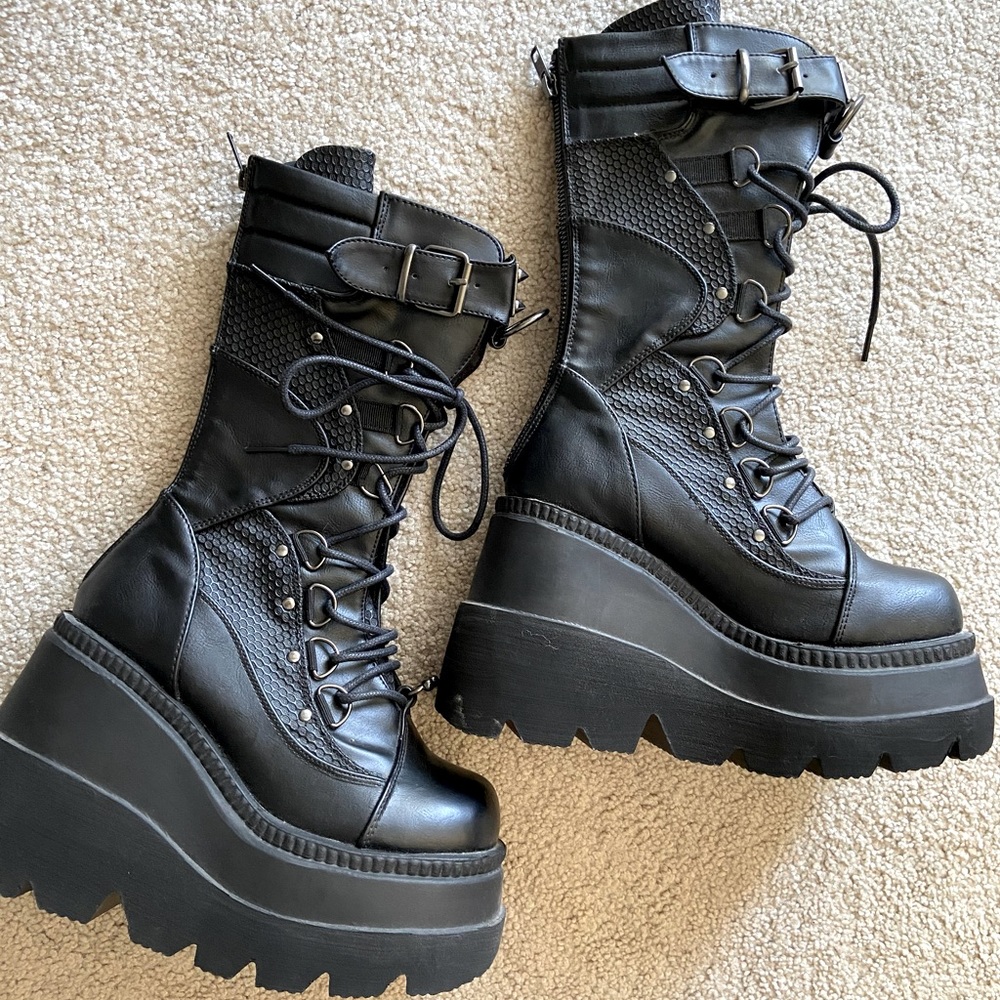 Demonia Shaker-70 boots